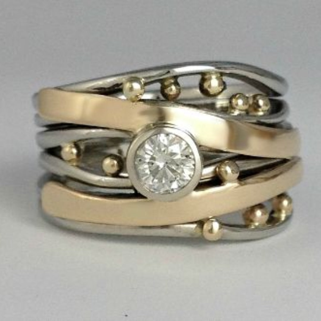 Vintage ring med indlæg af zirkoner og guld