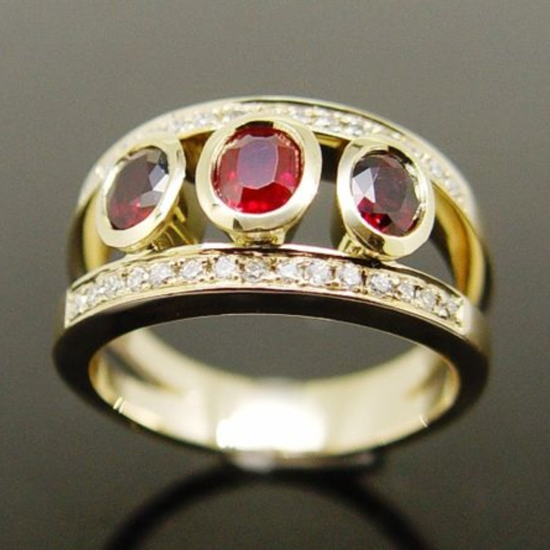 Vintage Guld Ring med Rød Zirkon