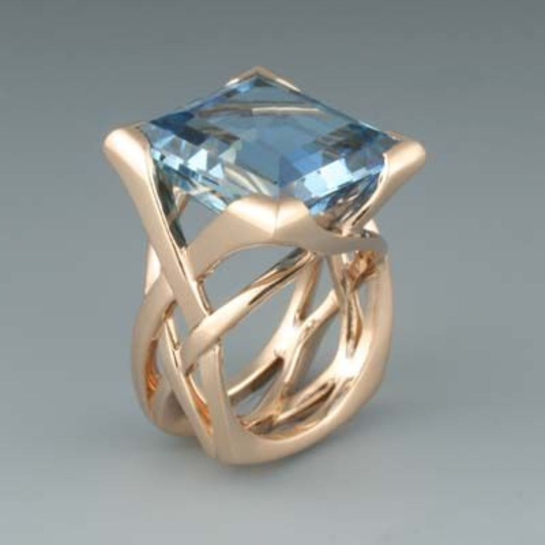 Vintage Ring i Rosaguld med Blå Zirkon