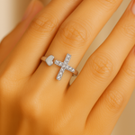 Vintage Love Cross Ring i Sølv Justerbar