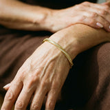 Elegant krystalarmbånd med to rækker i guld