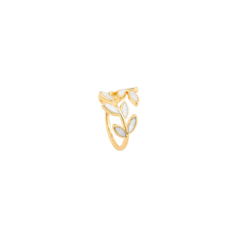 Justerbar ring med hvid opal i guld