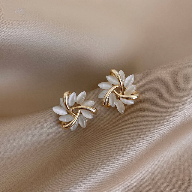 Elegante og Fino Øreringe med Opalflager i Guld