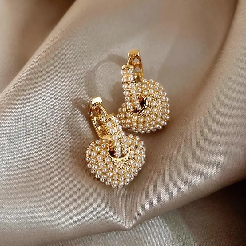 Perleøreringe i guld
