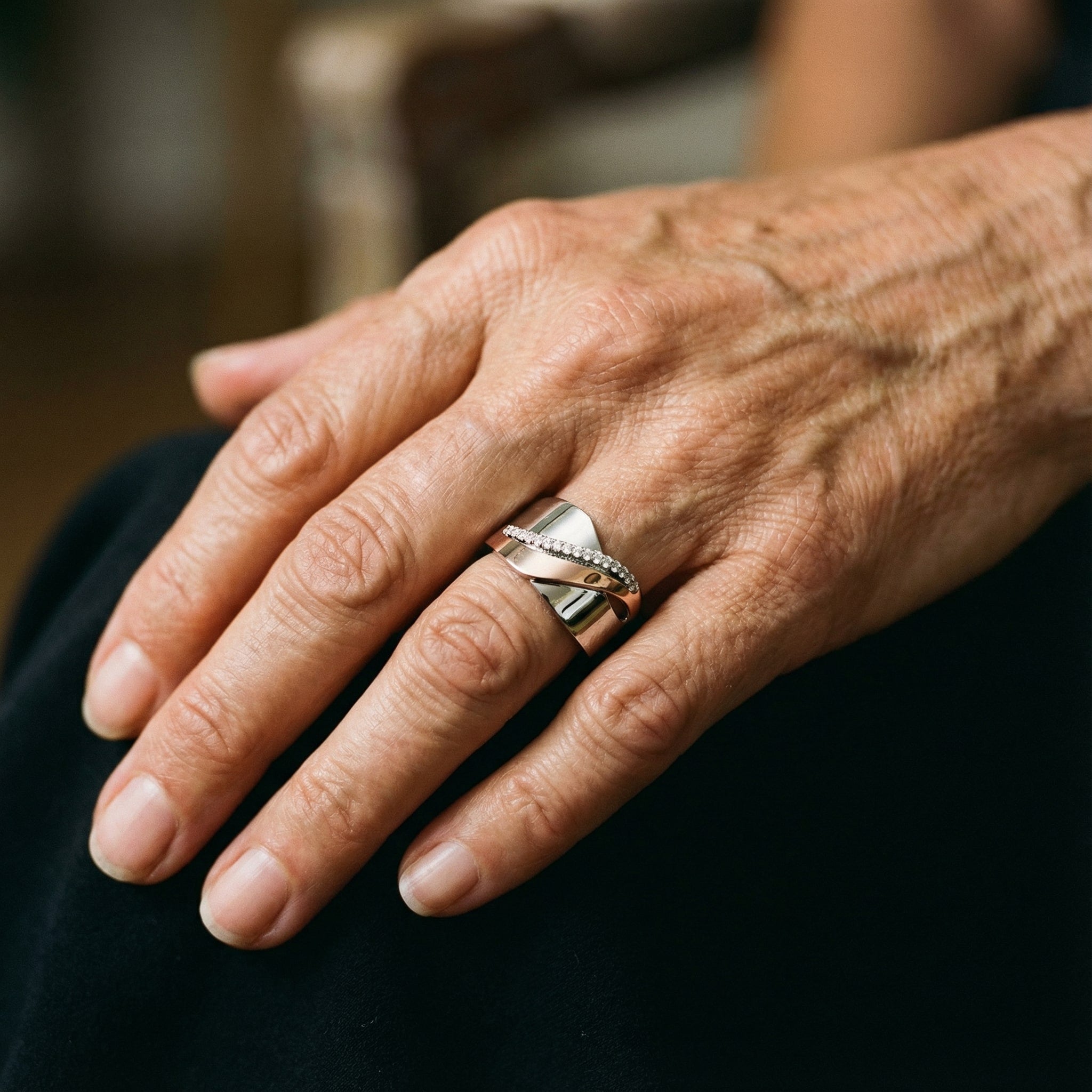 Vintage ring i rosaguld og sølv med zirkon