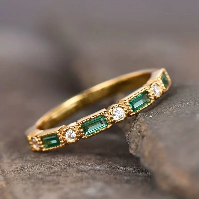 Złoty Vintage Ring med Grøn Zirkon