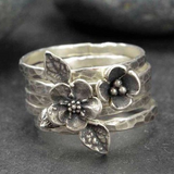 Vintage Lagdelt Ring med Blomst i Sølv
