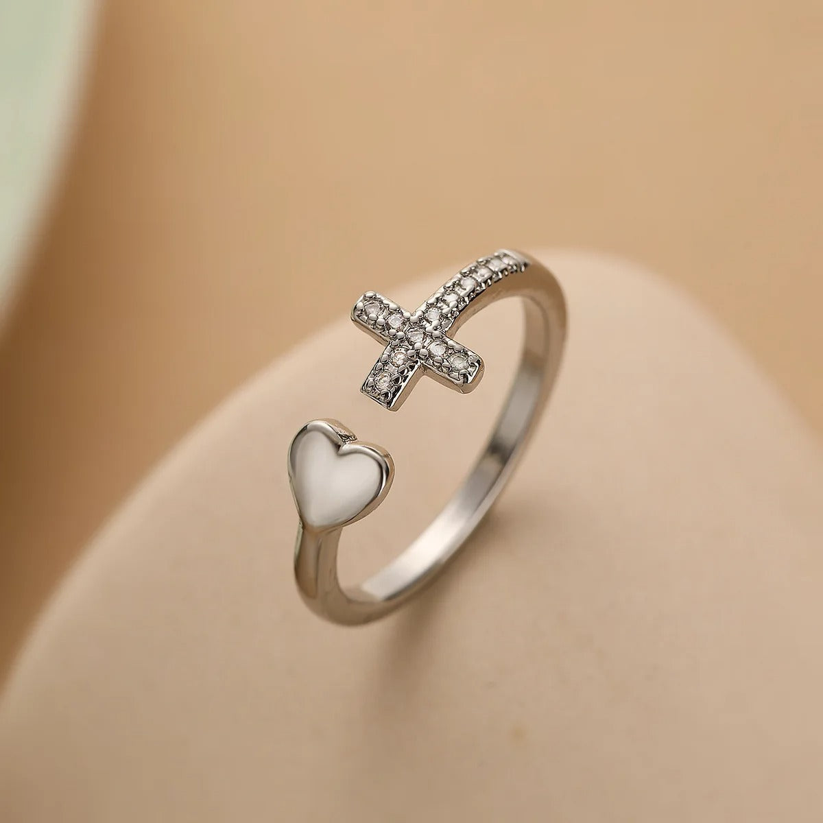 Vintage Love Cross Ring i Sølv Justerbar