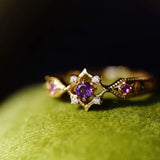 Justerbar Geometrisk Vintage Ring i Guld og Lilla Ametystkrystaller