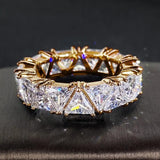 Vintage Trekantet Ring med Stene i Guld