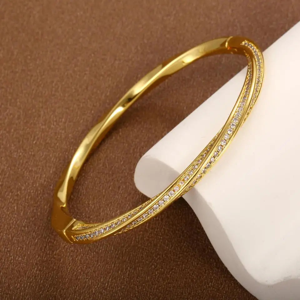 Elegant armbånd med krystaller i to rækker i guld